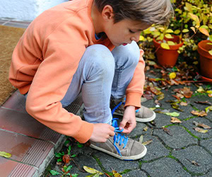 Schuhe binden: verschiedene Techniken